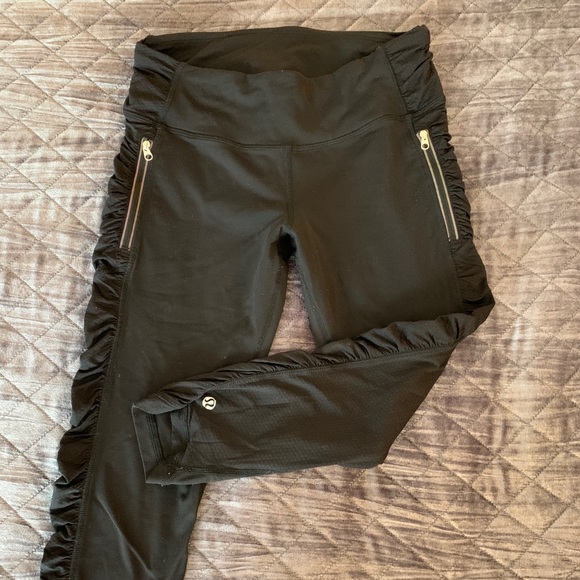 Lululemon black yoga pants - Picture 2 of 3